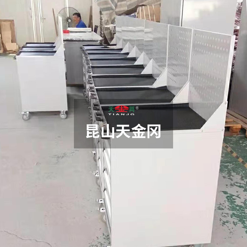 天金岡專注鉗工工具柜18年，給您批發價格