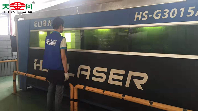 工具柜廠家天津干擁有激光切割、數控沖床等幾十條生產線