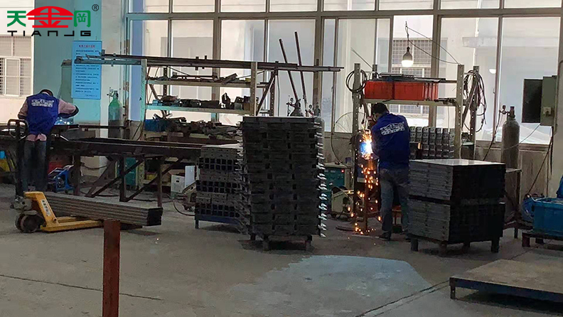 工具柜廠家天金岡向客戶360度全程展示生產全過程！